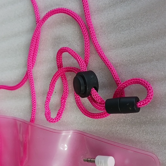 Waterproof Cellphone Pouch with lanyard and plugs - Picture 3 of 7